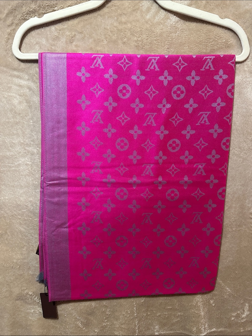 Women’s elegant shawls